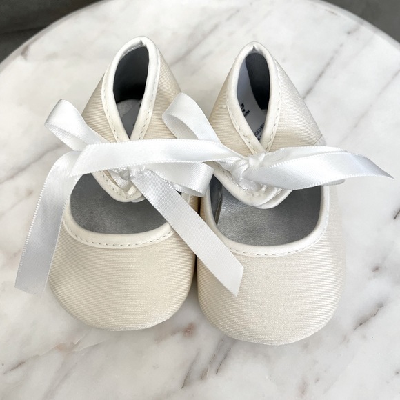 Janie & Jack Baby ribbon shoes - Picture 2 of 6